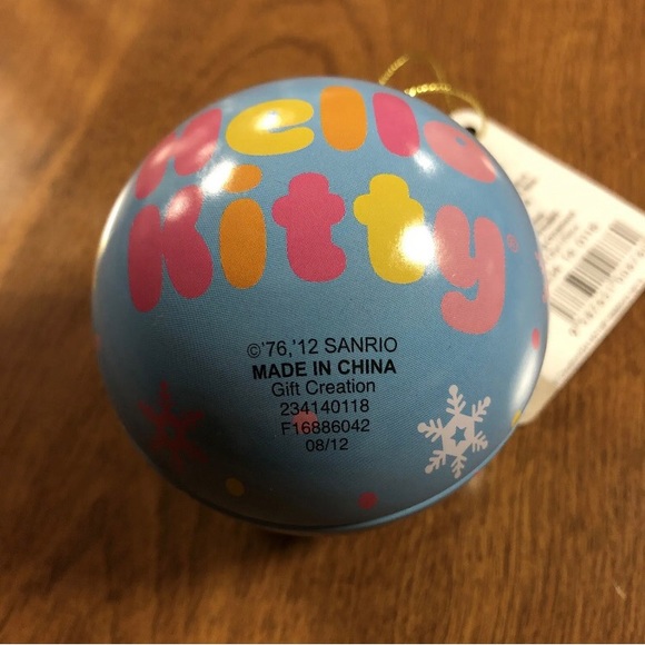 NWT 1976, 2012 Sanrio HELLO KITTY Hanging Tin Ornament Ball - Picture 3 of 6